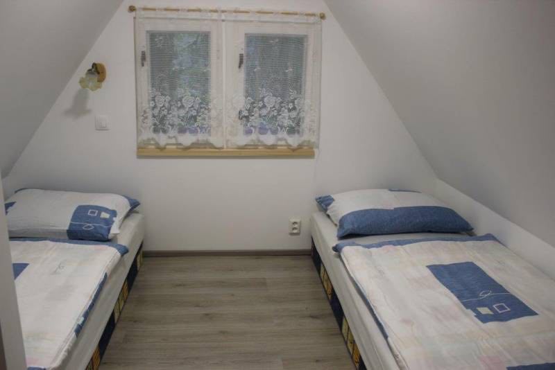 Pokoj v podkroví se dvěma jednolůžky